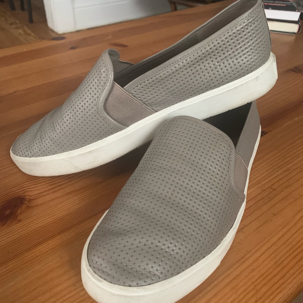 VINCE Leather Slip-Ons SIZE 9 EUC